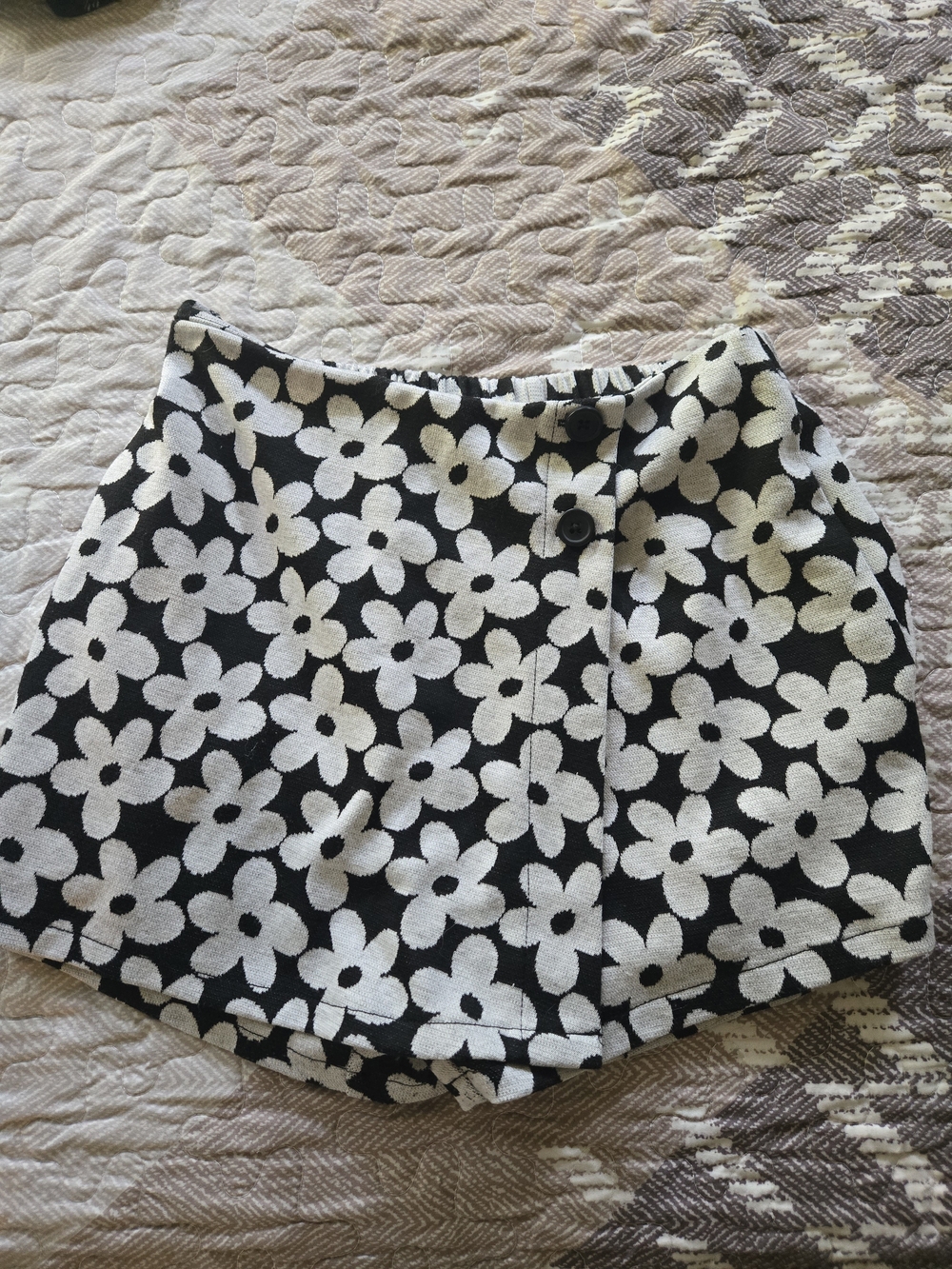 Old Navy Black & White Floral Girls' Skort